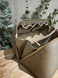 Train Case | Bronze